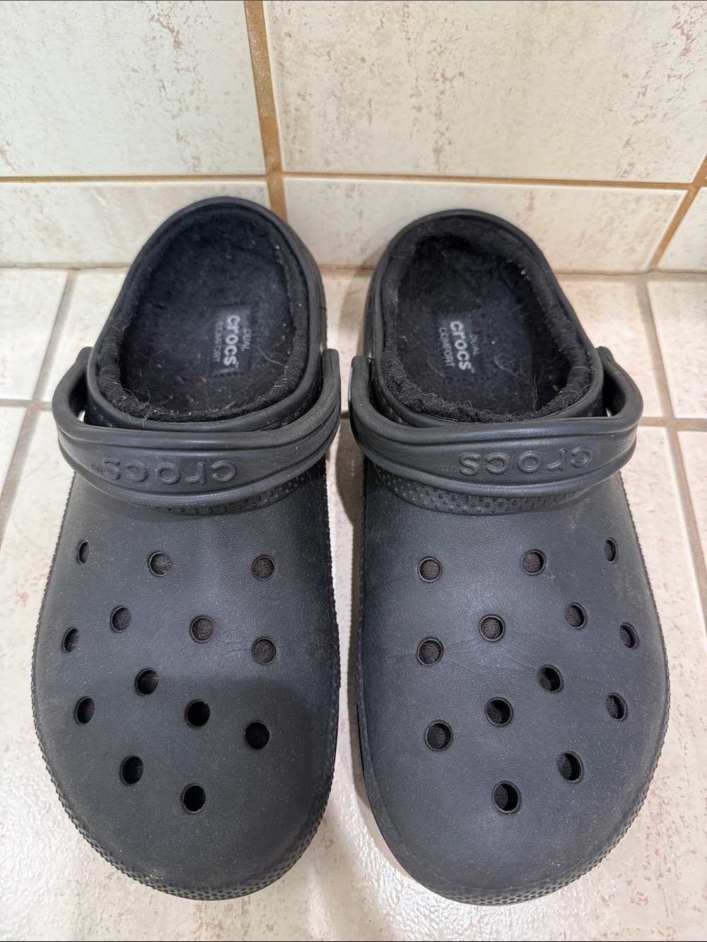 CROCS Black Classic Clog with Fuzzy Lining